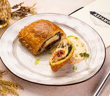 Кулебяка шестислойная с икорным соусом