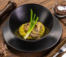 Говядина по-строгановски с картофельным пюре