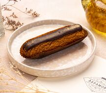 Эклер шоколадный