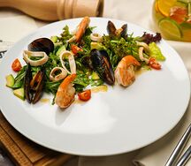 Салат с морепродуктами