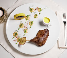 Утиная ножка конфи с апельсиновым соусом