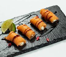 Рулетики из сёмги со сливочным сыром