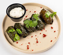 Долма из говядины с соусом