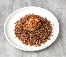 Греча с котлетой куриной