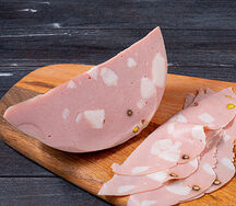 Мортаделла с фисташками и зелёным перцем