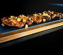 Крылья BBQ с луком фри