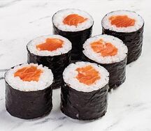 Маки с лососем