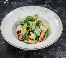 Салат Цезарь с курицей