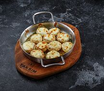 Шампиньоны, запеченные с сыром