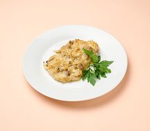 Куриное филе, запеченное с шампиньонами и сыром 