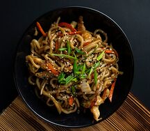 Удон домашний с курицей и овощами