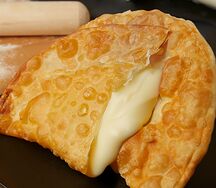 Чебурек много грузинских сыров