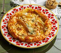 Хачапури с грушей, горгонзоллой и грецким орехом