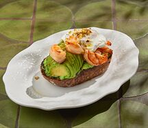 Авокадо-тост с креветкой