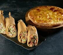 Две шавермы с курицей и хачапури