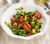 Салат с томатами и авокадо