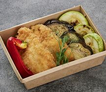 Треска в сухарях с овощами гриль