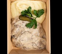 Бефстроганов с картофельным пюре