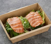 Бутерброд-треугольник с лососем и сливочным сыром