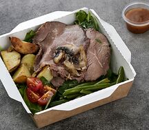 Салат зеленый с ростбифом и спайси соусом