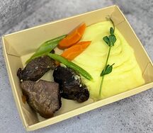 Говяжьи щечки с картофельным пюре