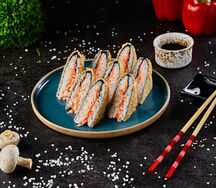 Сэндвич с крабом и лососем