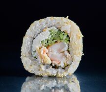 Ролл Филадельфия с тигровой креветкой и крабом
