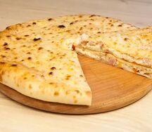 Большой пирог ветчина с сыром