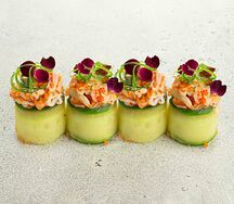 Суши с камчатским крабом и лососем (4 шт)