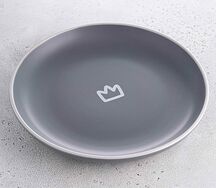 Серая керамическая тарелка