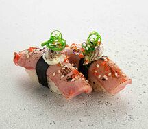 Суши с опаленным тунцом (2 шт)