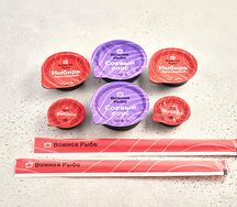 Набор с 2 соусами, 2 имбирями, 2 васаби и палочками