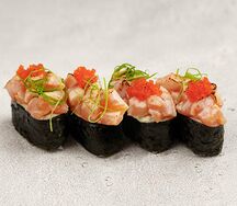 Опаленные суши с лососем и горгонзолой (4 шт)