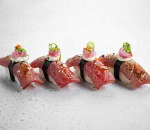 Суши с опаленным тунцом (4 шт)