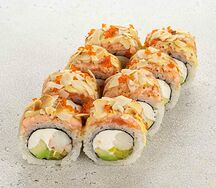 Ролл с опаленным лососем и соусом манго-маракуйя (8 шт)