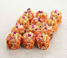 Ролл с опаленным лососем и гребешком (12 шт)