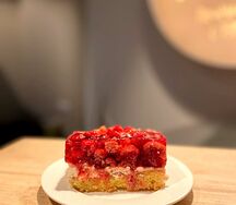 Малиново-сливочный десерт