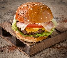 Бургер с беконом