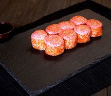 Запеченный ролл лосось в яки соусе