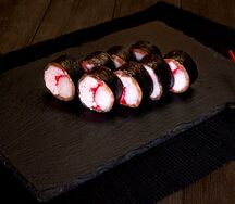 Ролл лосось с мегакреветкой