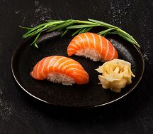 Суши с лососем 