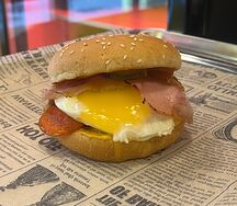 Между булок