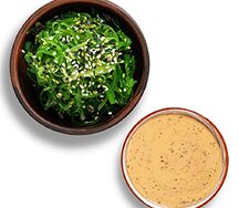 Салат чука с ореховым соусом