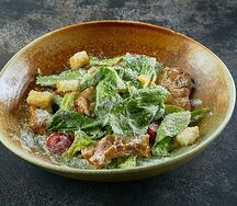 Салат Цезарь с цыпленком