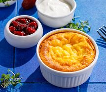 Творожная запеканка со сметаной и вишней