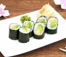 Ролл с авокадо