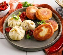 Мчади с хинкали из сыра сулугуни