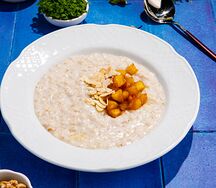 Овсяная каша с яблоком и миндалем