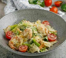 Салат Цезарь с креветками