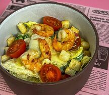 Салат Цезарь с креветками